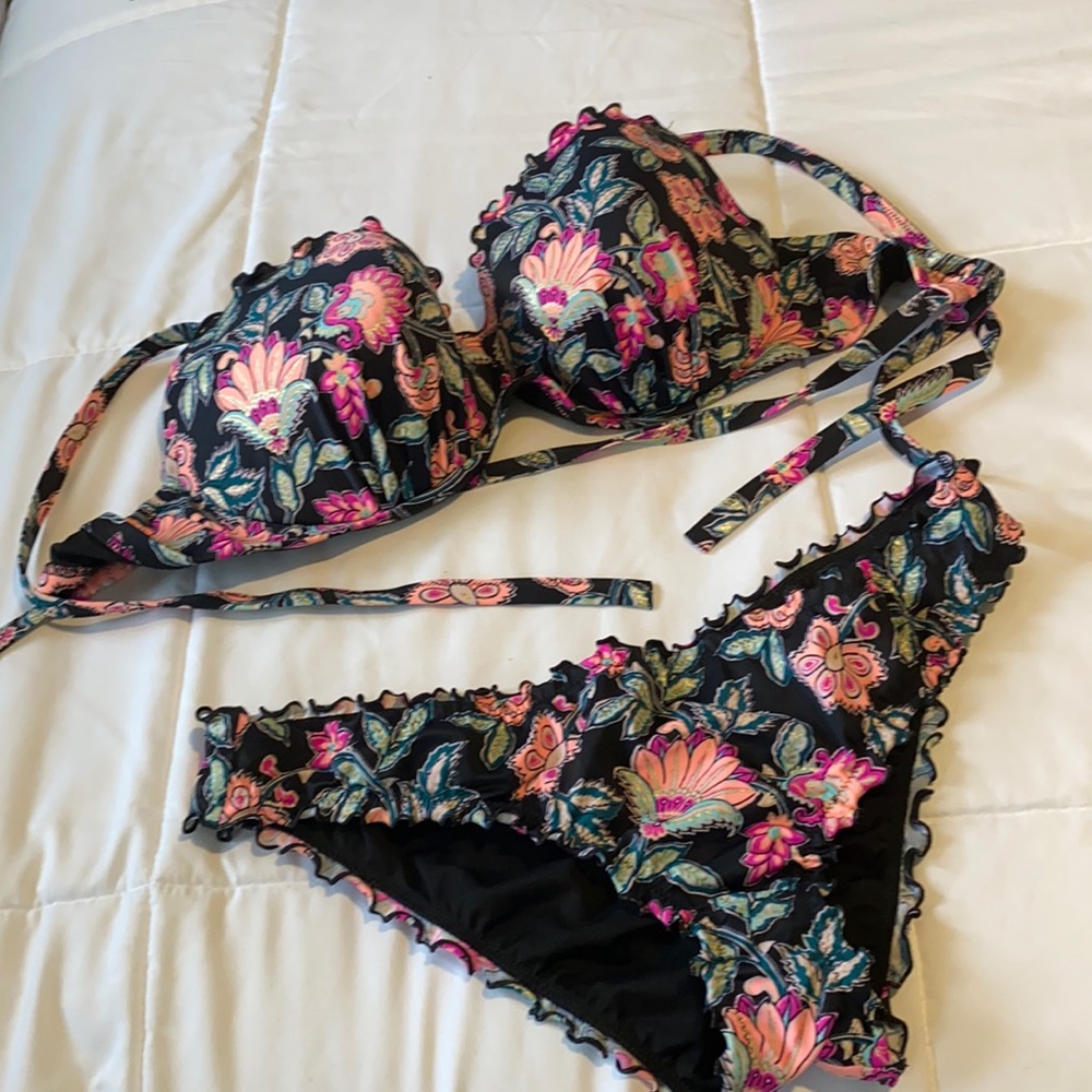 Shade and shop, Barely used bathing suit